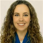 Profesora de costura y moda adaptada a diferentes niveles